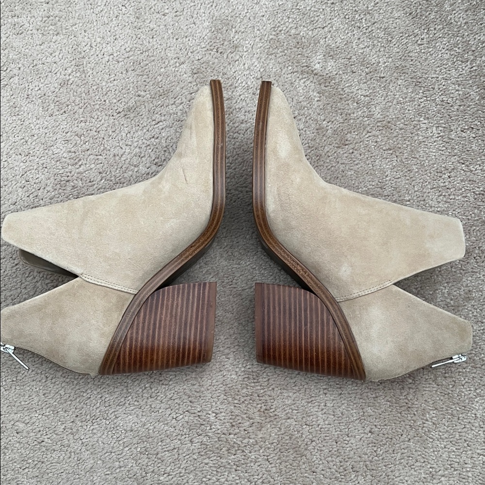 Vince Camuto tan suede booties - Picture 4 of 5
